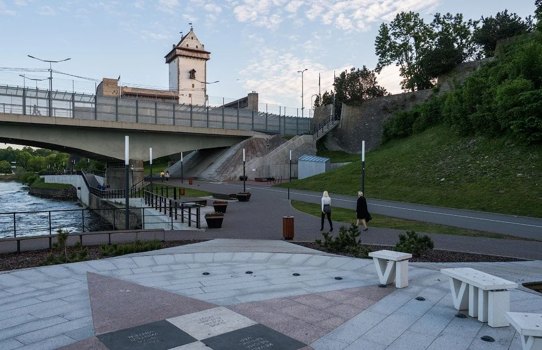 Мост через Нарову и Нарвский замок